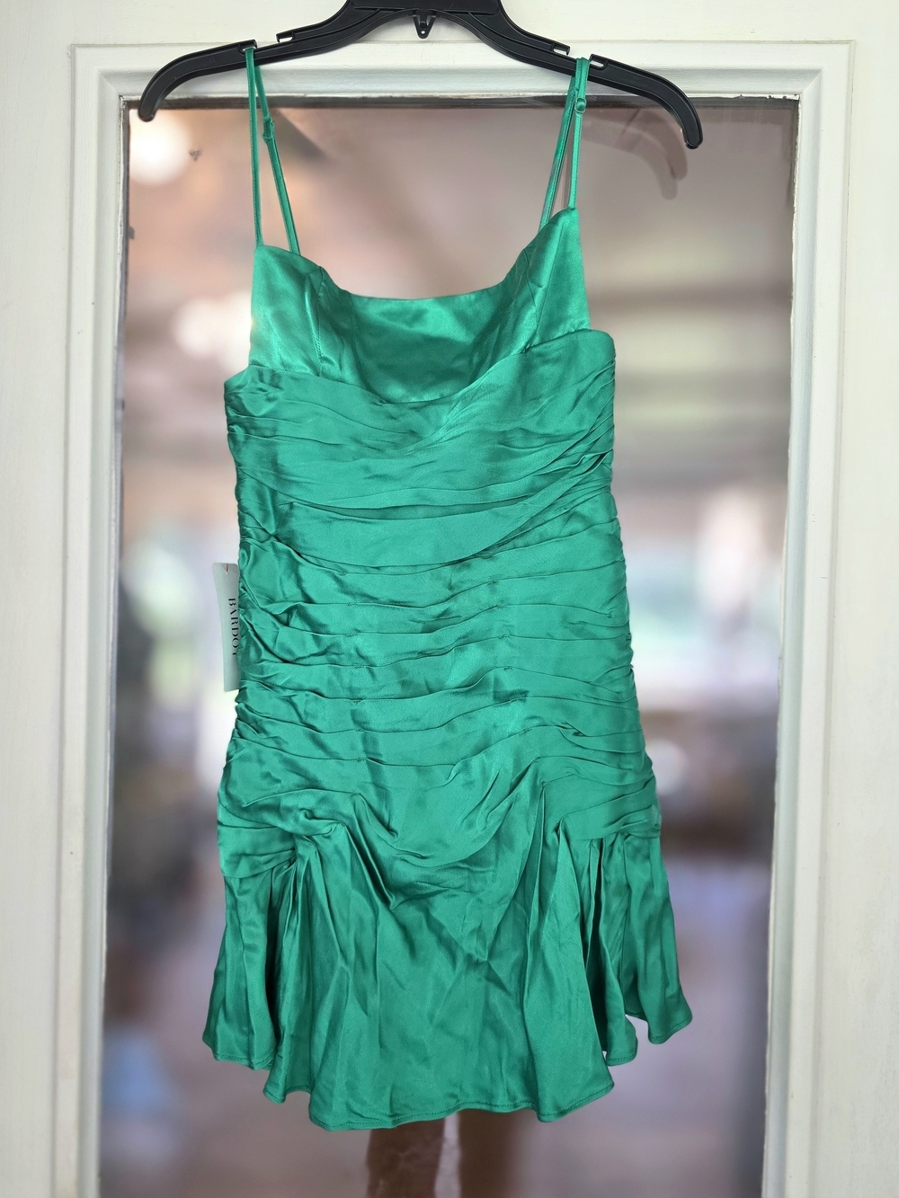 New Bardot Quinn Mini Satin Ruched Dress Vivid Green 4 Formal Event Homecoming